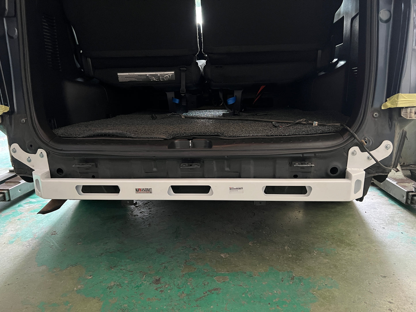 Ultra Racing 3-Point Fender Brace (UR-FD3-715P)