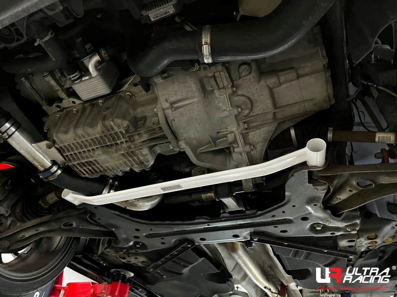 Ultra Racing 2-Point Front Lower Bar (UR-LA2-4175)