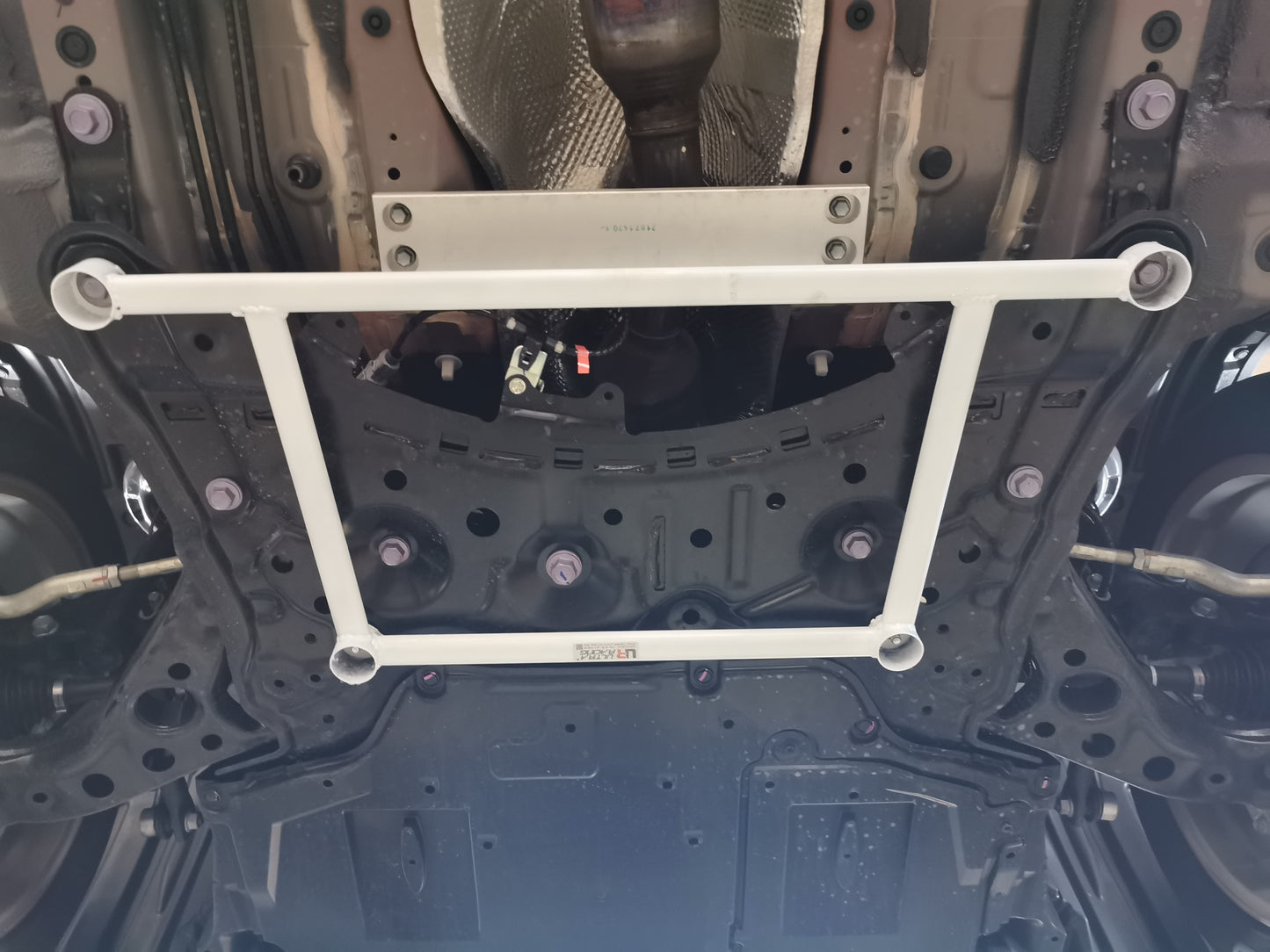 Ultra Racing 3-Point Fender Brace (UR-FD3-715P)