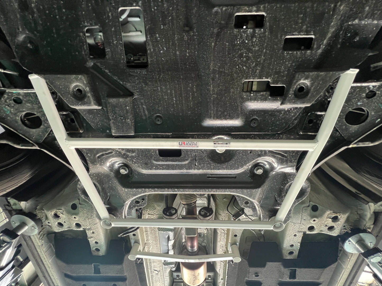 Ultra Racing 3-Point Fender Brace (UR-FD3-715P)