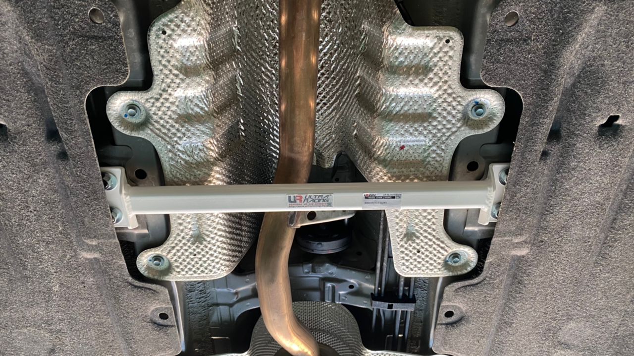 Ultra Racing 3-Point Fender Brace (UR-FD3-715P)