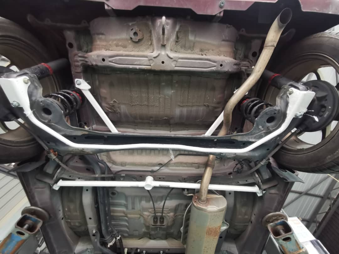 Ultra Racing 3-Point Fender Brace (UR-FD3-715P)