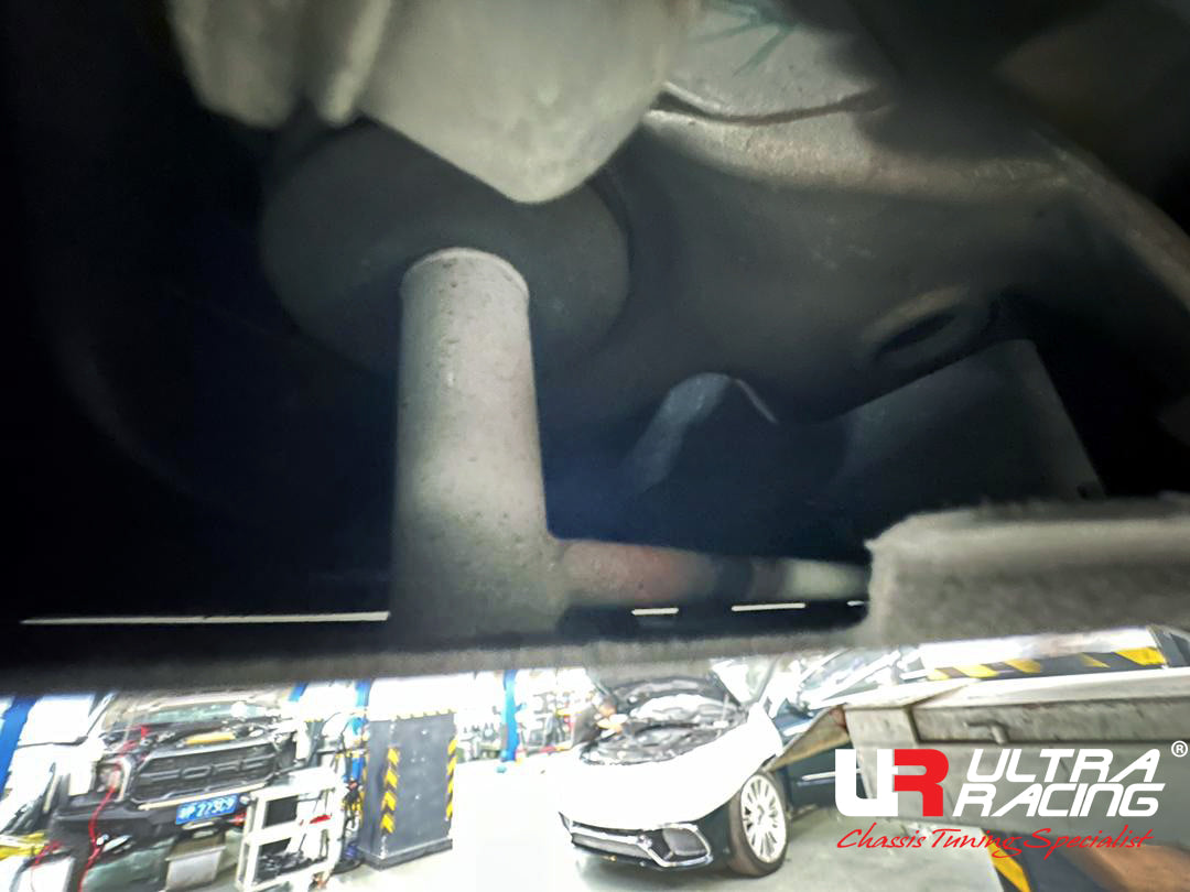 Ultra Racing 3-Point Fender Brace (UR-FD3-715P)