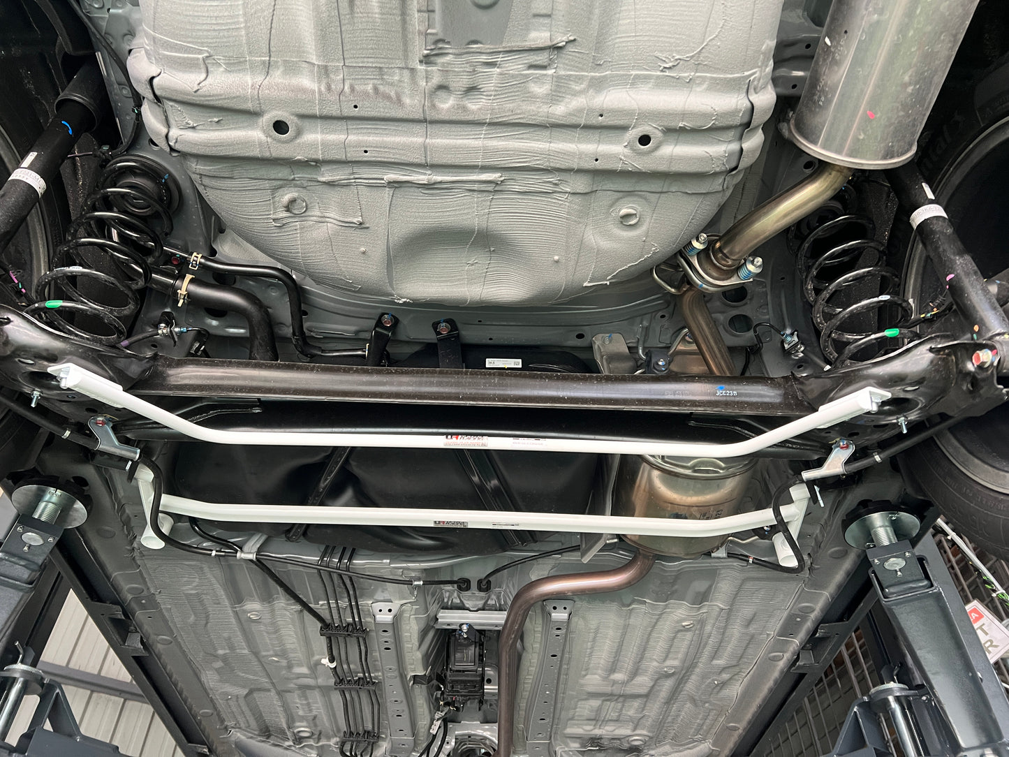 Ultra Racing 3-Point Fender Brace (UR-FD3-715P)