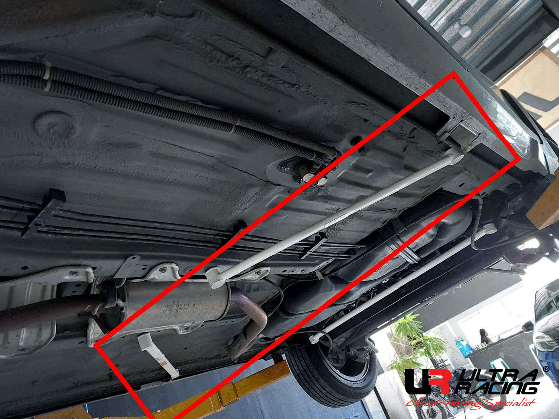 Ultra Racing 3-Point Fender Brace (UR-FD3-715P)