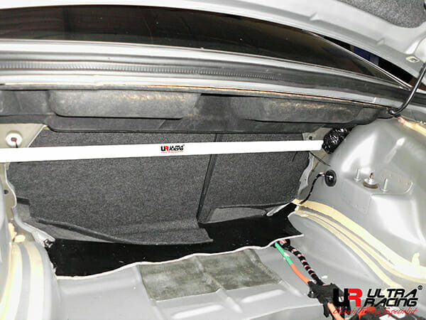 Ultra Racing 2-Point Rear Brace (URUS-RE2-2418)