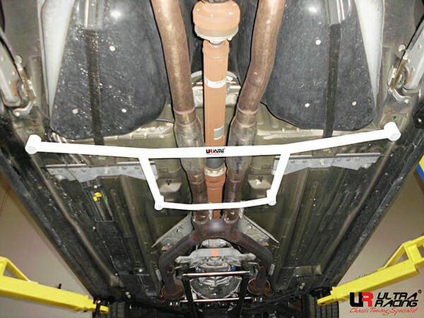 Ultra Racing 4-Point Rear Lower Brace (URUS-RL4-2414)