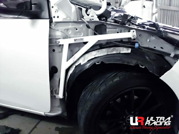 Ultra Racing 3-Point Fender Brace (UR-FD3-3540P)