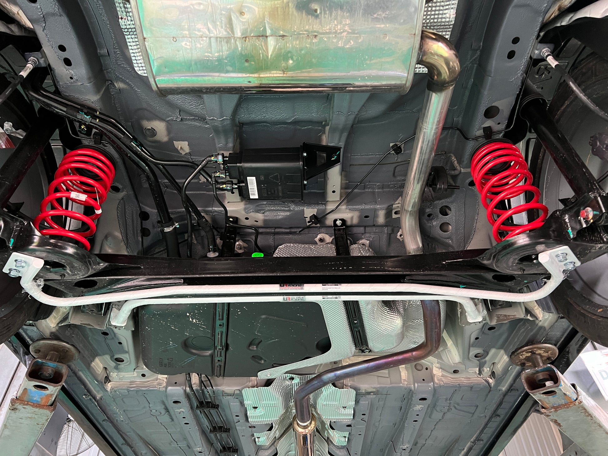 Ultra Racing 3-Point Fender Brace (UR-FD3-715P)