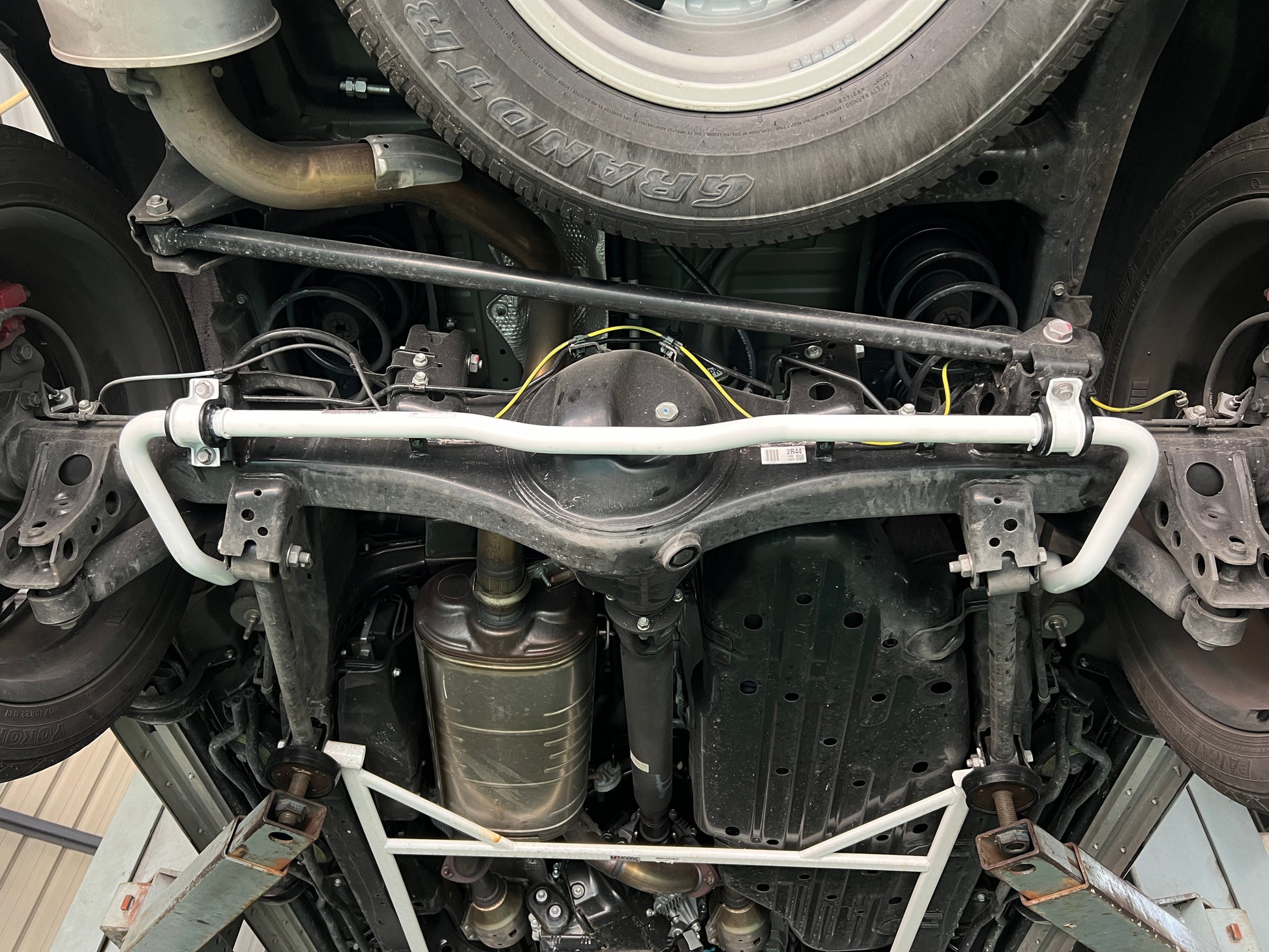 Ultra Racing 3-Point Fender Brace (UR-FD3-715P)