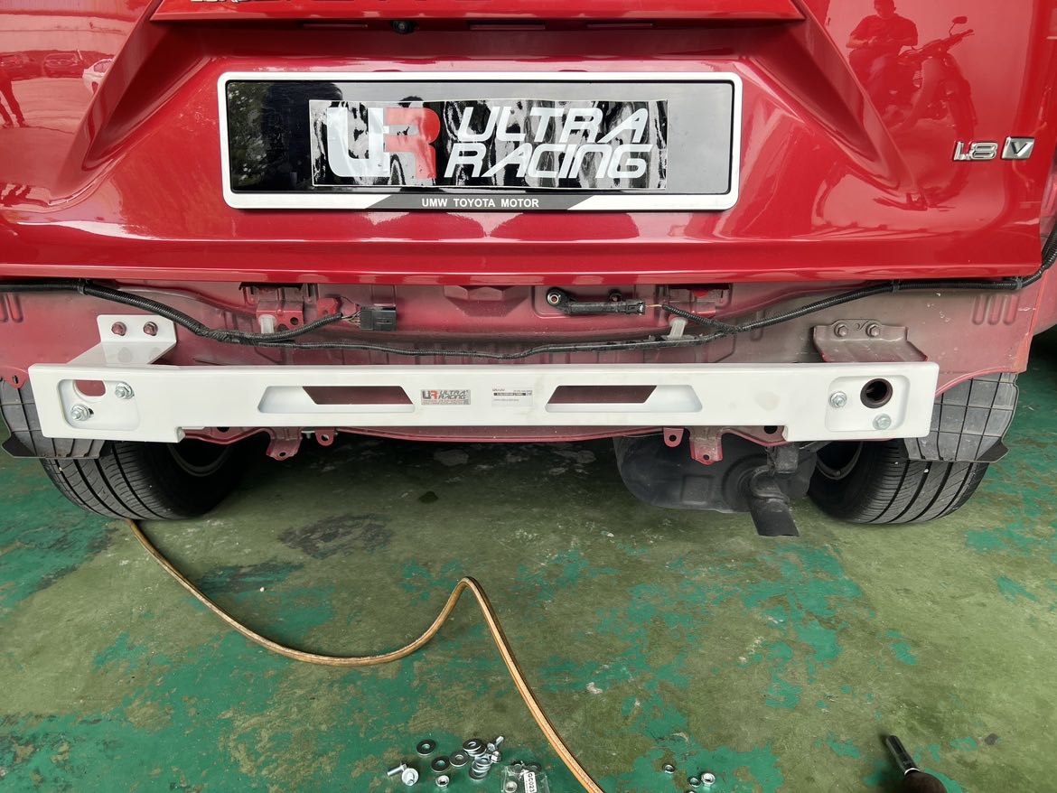 Ultra Racing 3-Point Fender Brace (UR-FD3-715P)
