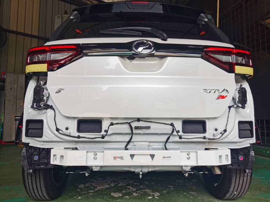 Ultra Racing 3-Point Fender Brace (UR-FD3-715P)