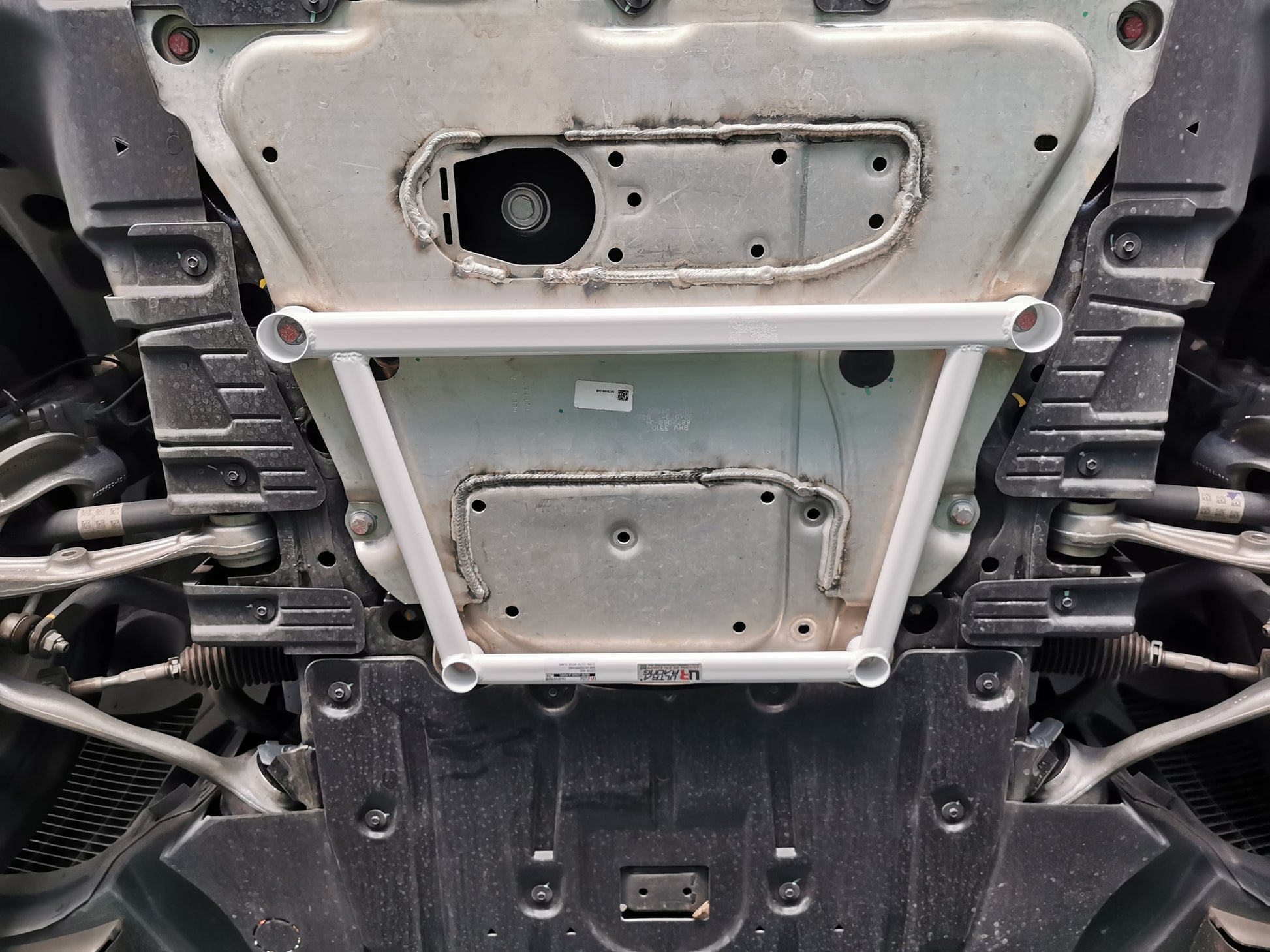 Ultra Racing 3-Point Fender Brace (UR-FD3-715P)
