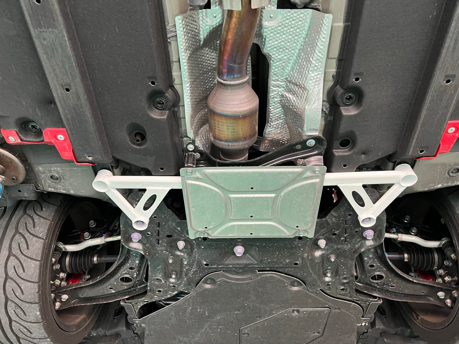 Ultra Racing 3-Point Fender Brace (UR-FD3-715P)