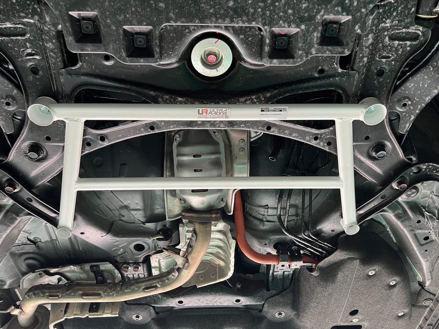 Ultra Racing 3-Point Fender Brace (UR-FD3-715P)