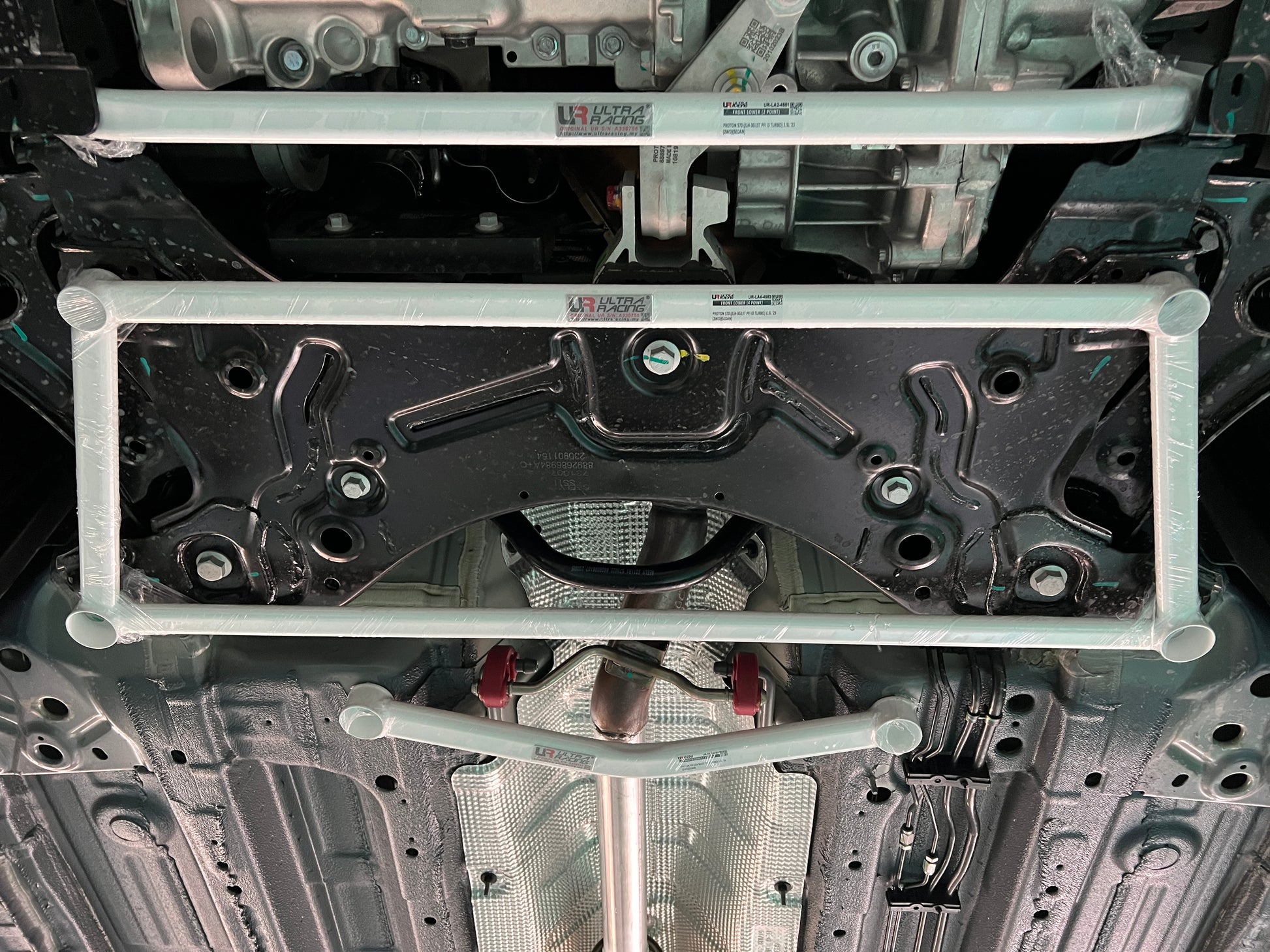 Ultra Racing 3-Point Fender Brace (UR-FD3-715P)