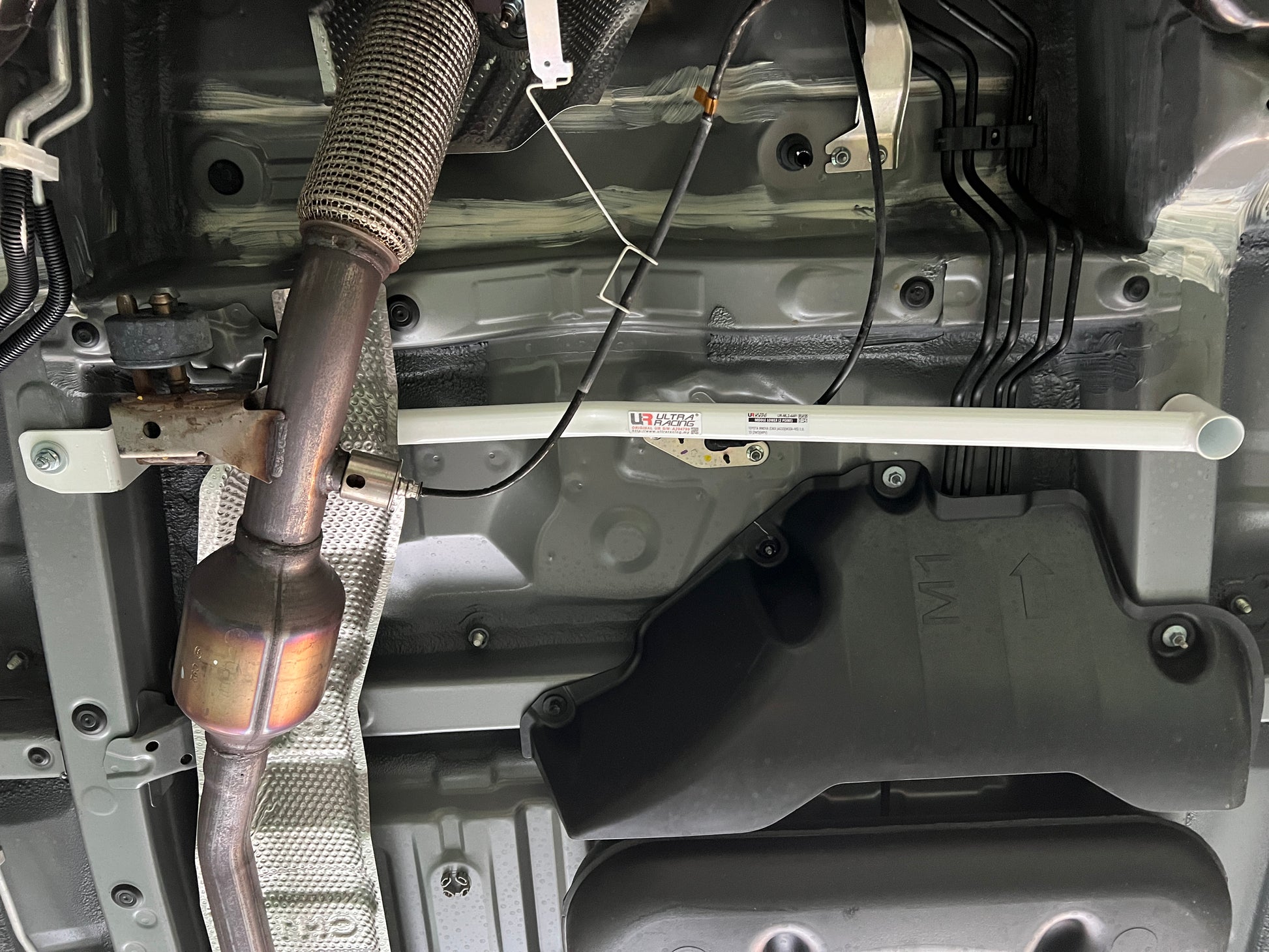 Ultra Racing 3-Point Fender Brace (UR-FD3-715P)