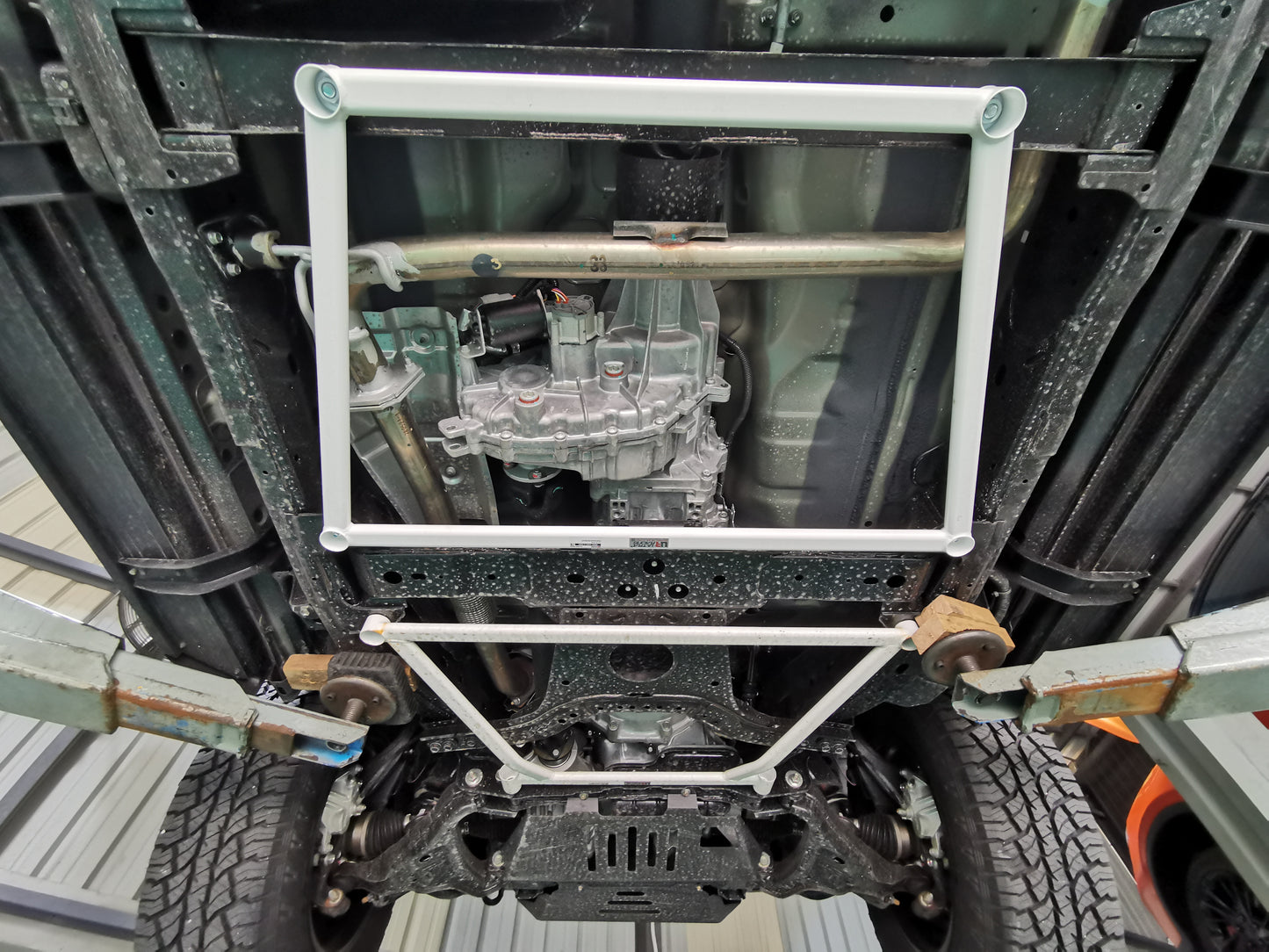 Ultra Racing 3-Point Fender Brace (UR-FD3-715P)