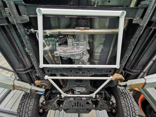 Ultra Racing 3-Point Fender Brace (UR-FD3-715P)