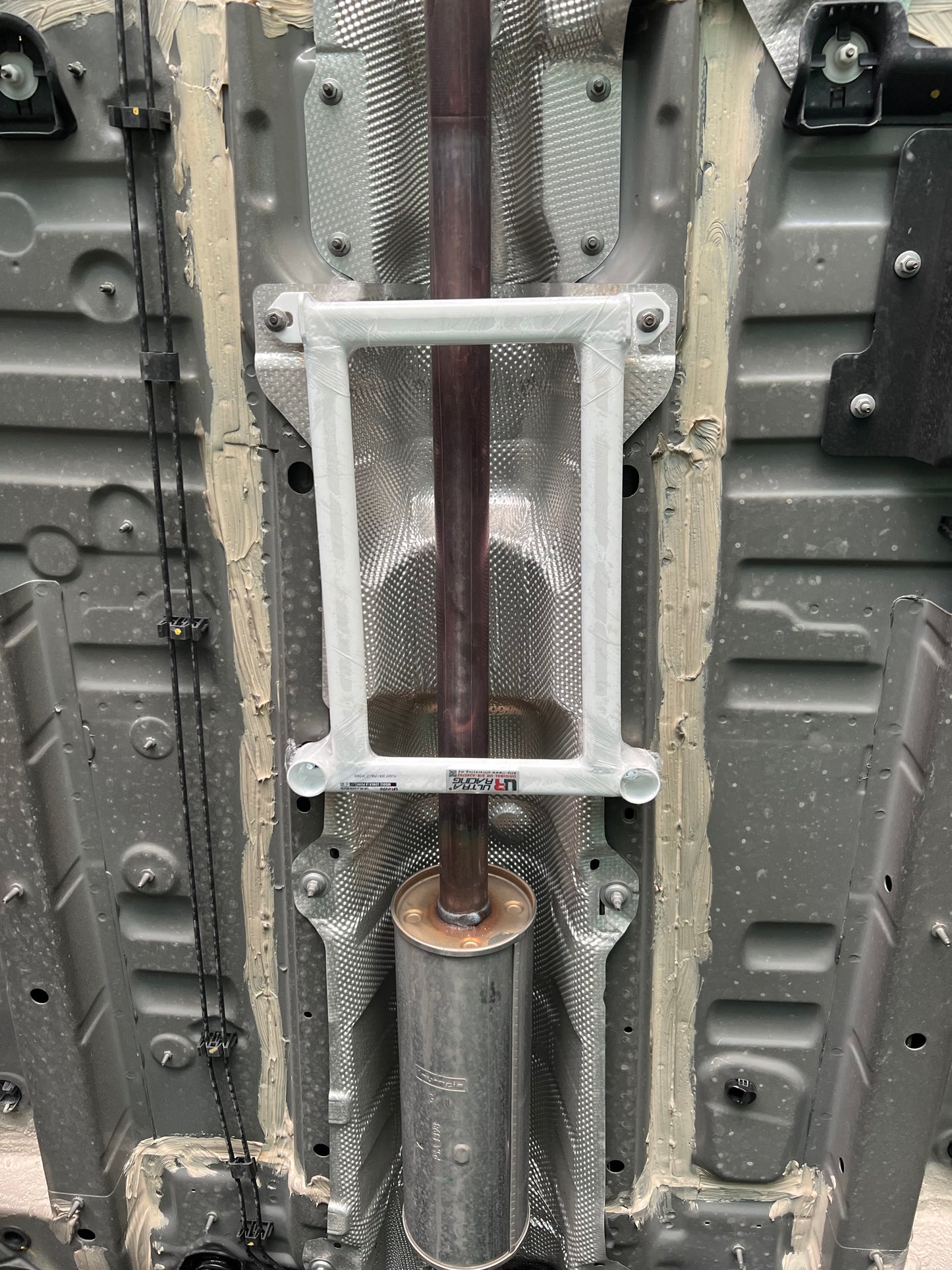 Ultra Racing 3-Point Fender Brace (UR-FD3-715P)