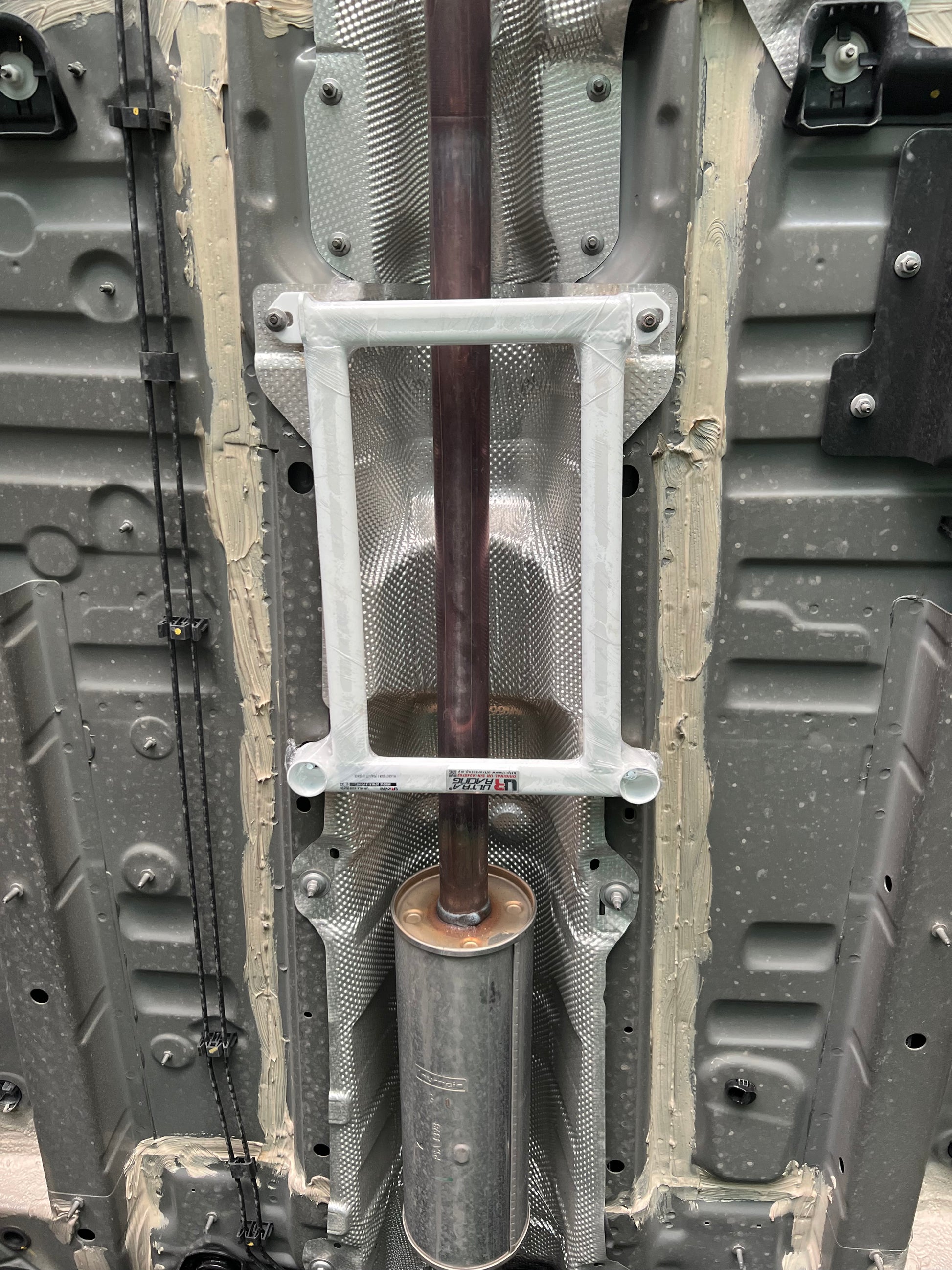 Ultra Racing 3-Point Fender Brace (UR-FD3-715P)