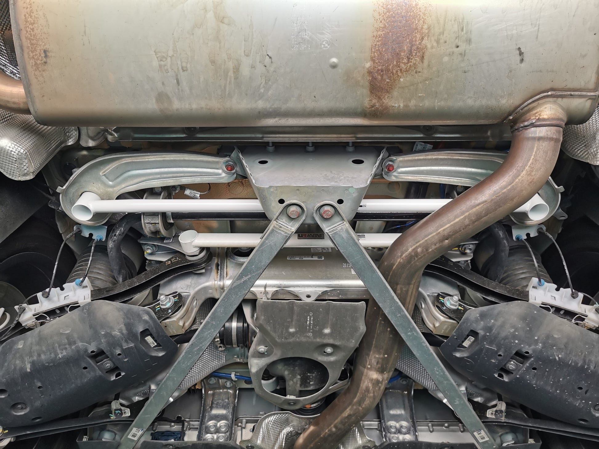 Ultra Racing 3-Point Fender Brace (UR-FD3-715P)