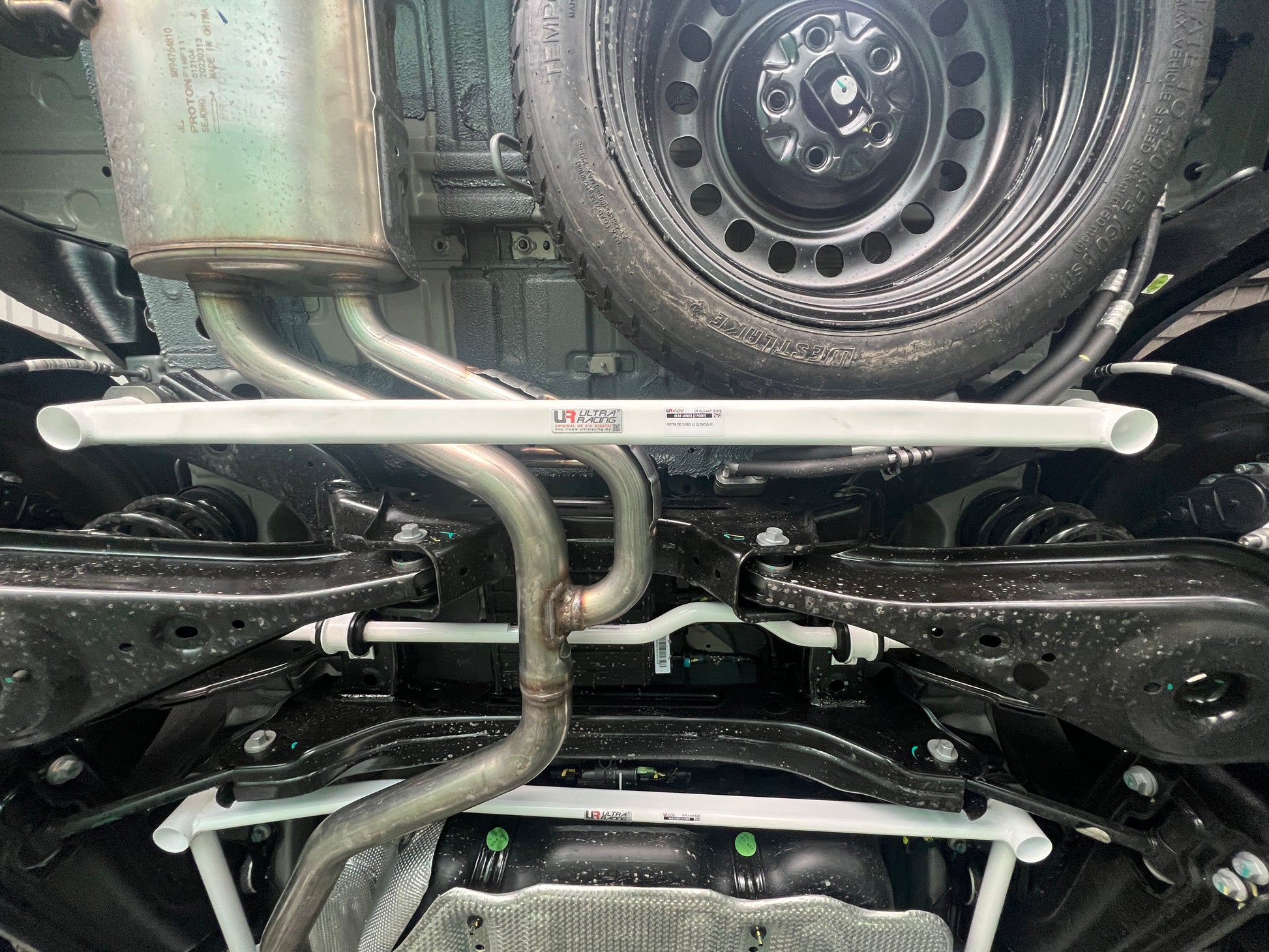 Ultra Racing 3-Point Fender Brace (UR-FD3-715P)