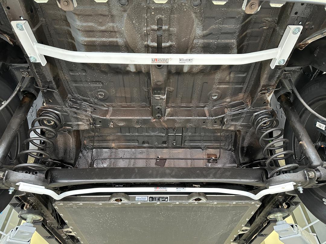 Ultra Racing 3-Point Fender Brace (UR-FD3-715P)