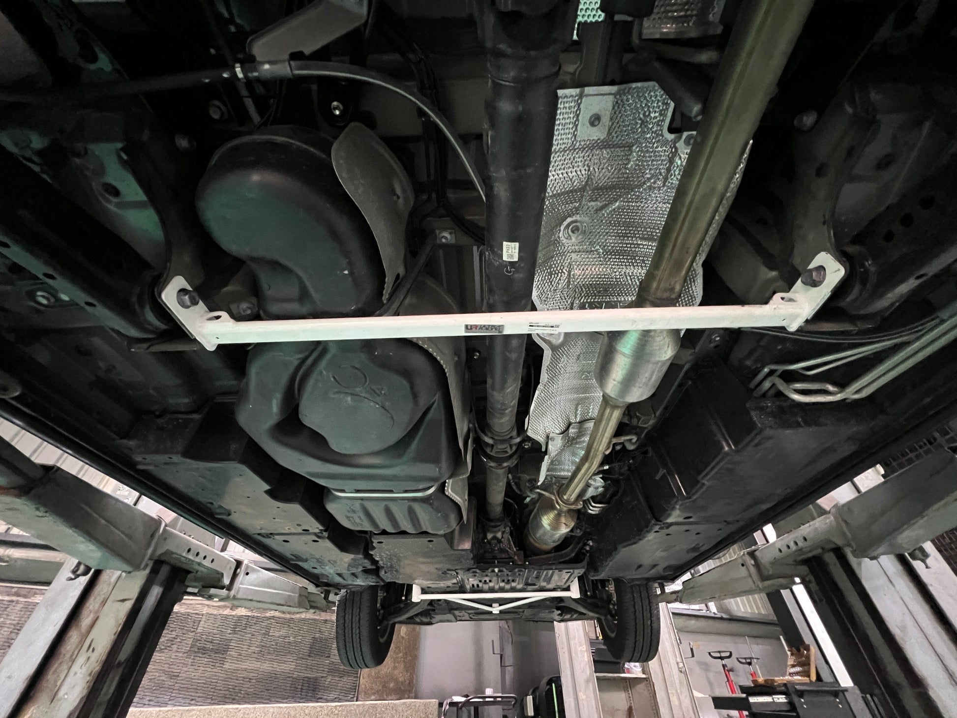 Ultra Racing 3-Point Fender Brace (UR-FD3-715P)