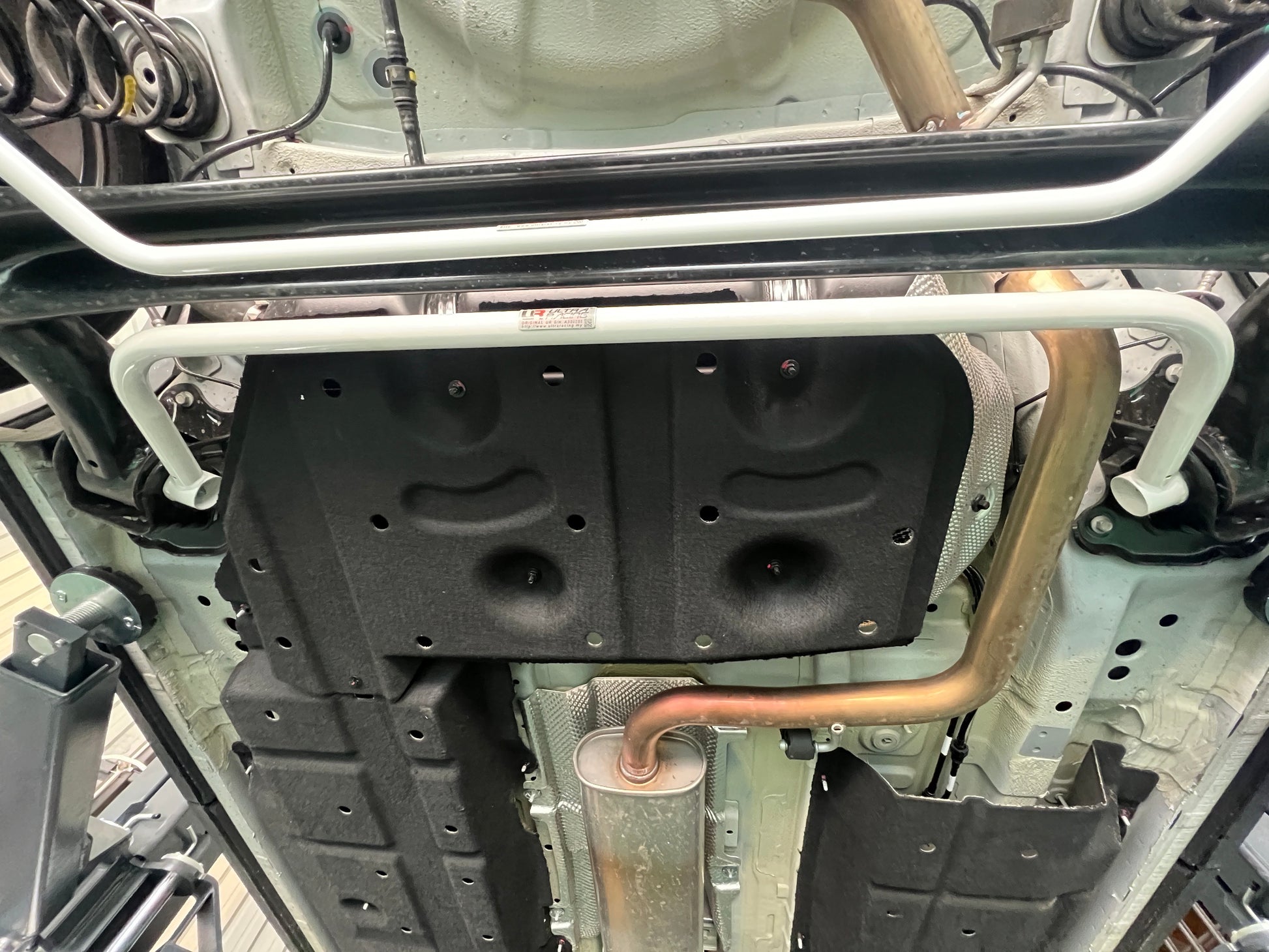 Ultra Racing 3-Point Fender Brace (UR-FD3-715P)