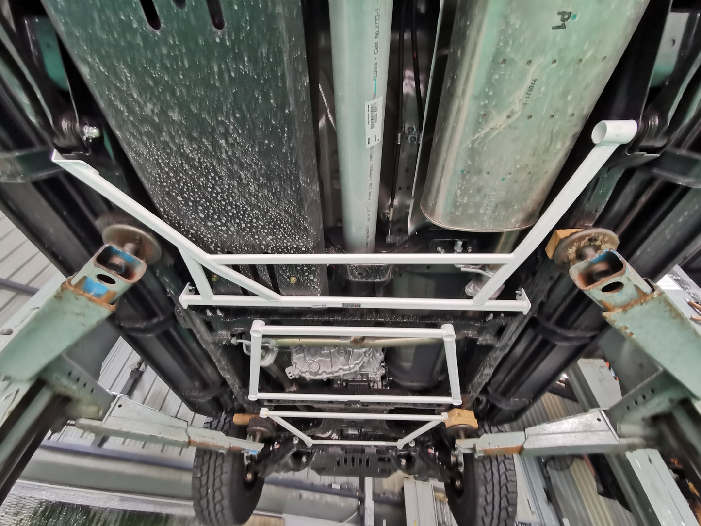 Ultra Racing 3-Point Fender Brace (UR-FD3-715P)