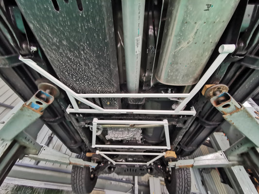 Ultra Racing 3-Point Fender Brace (UR-FD3-715P)