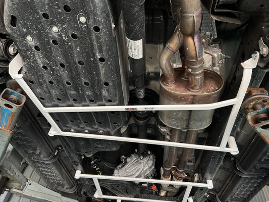 Ultra Racing 3-Point Fender Brace (UR-FD3-715P)