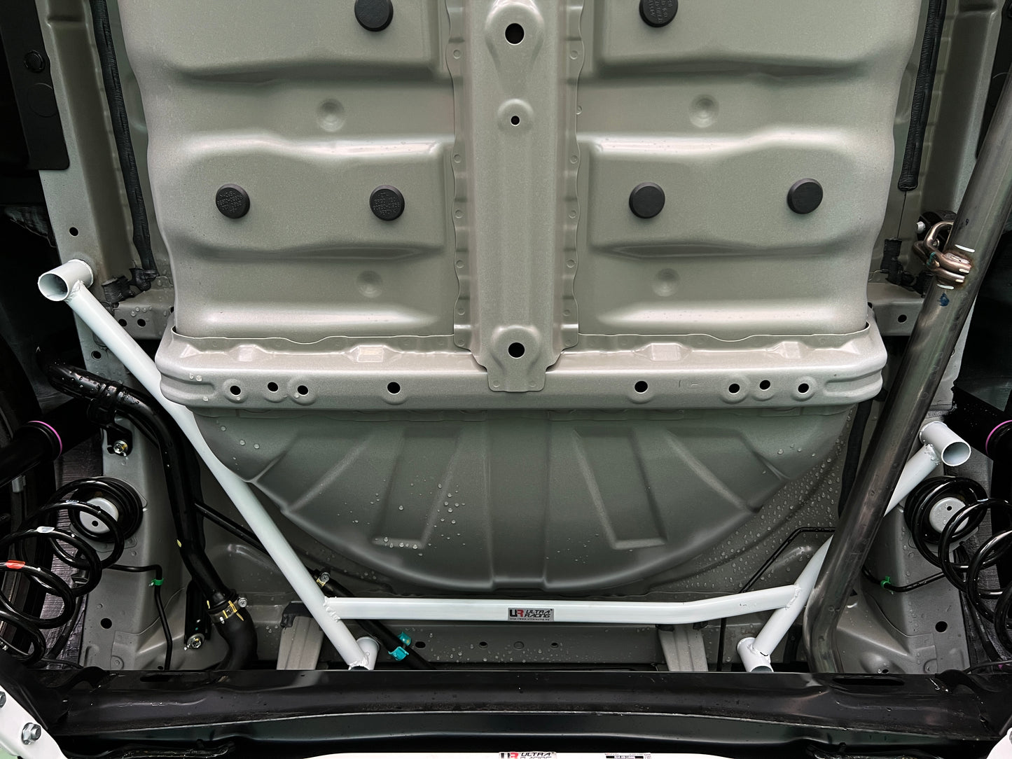 Ultra Racing 3-Point Fender Brace (UR-FD3-715P)