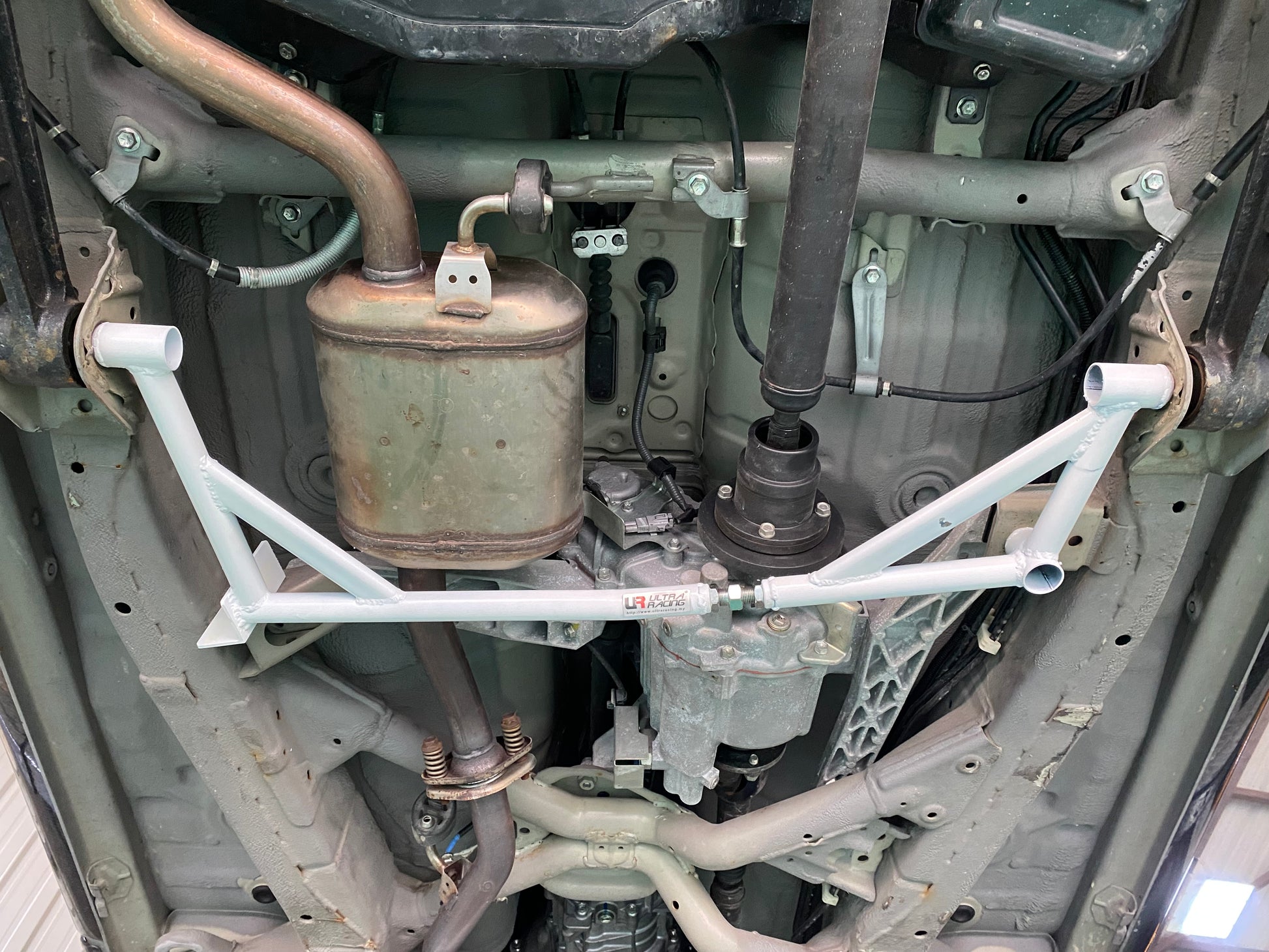 Ultra Racing 3-Point Fender Brace (UR-FD3-715P)