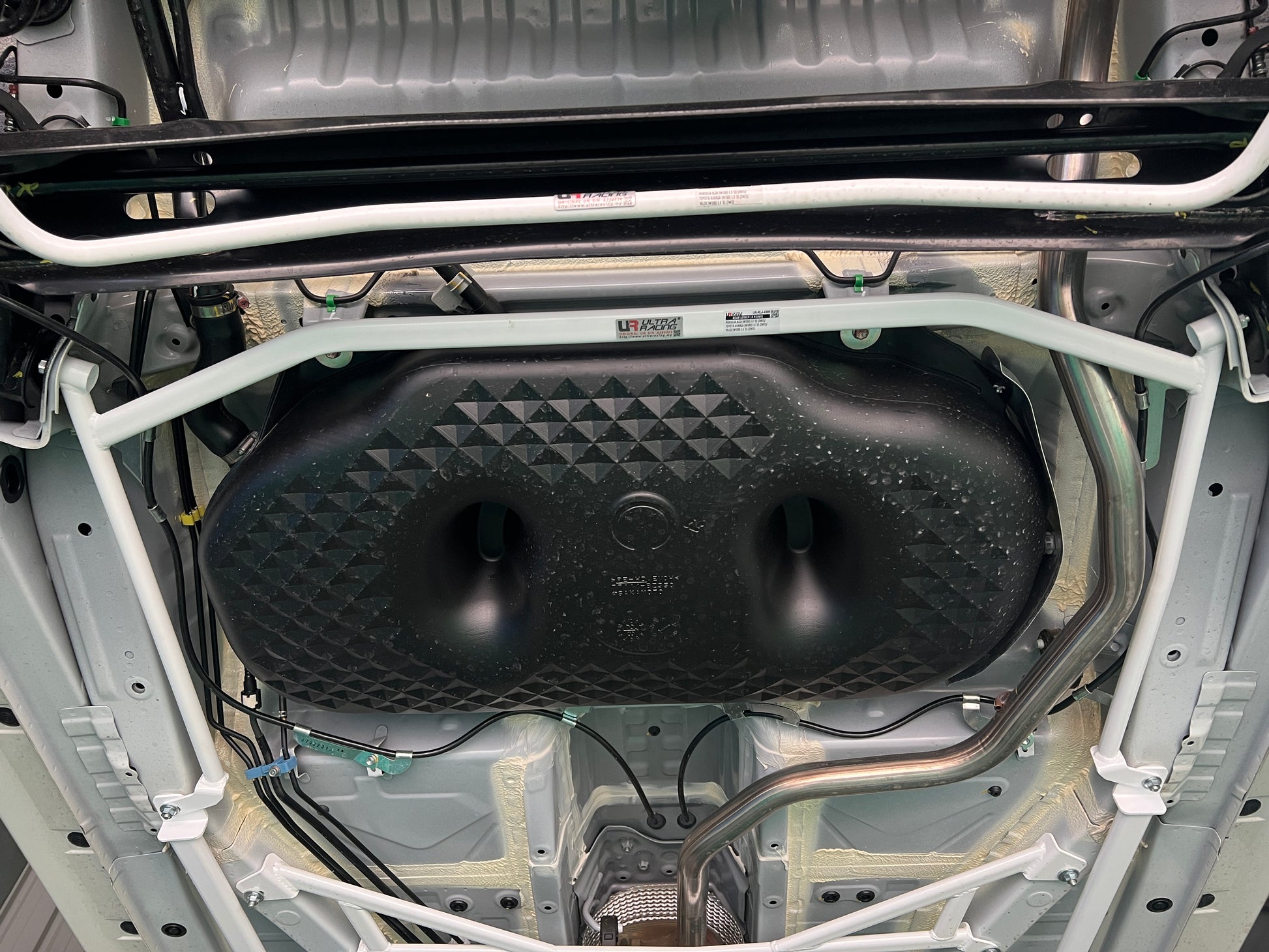 Ultra Racing 3-Point Fender Brace (UR-FD3-715P)