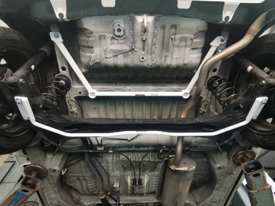 Ultra Racing 3-Point Fender Brace (UR-FD3-715P)