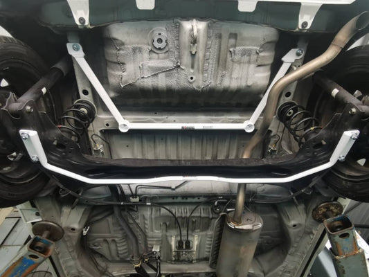 Ultra Racing 3-Point Fender Brace (UR-FD3-715P)