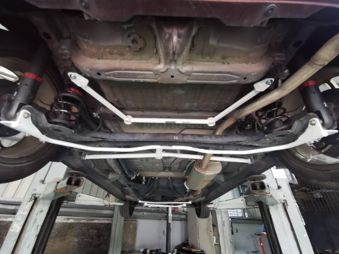 Ultra Racing 3-Point Fender Brace (UR-FD3-715P)