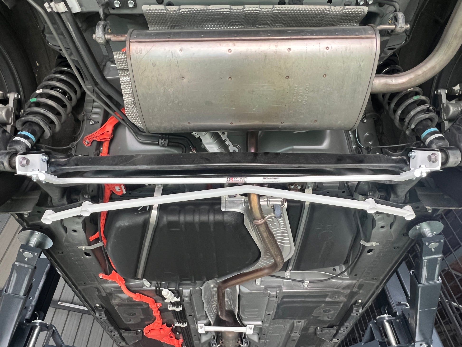 Ultra Racing 3-Point Fender Brace (UR-FD3-715P)