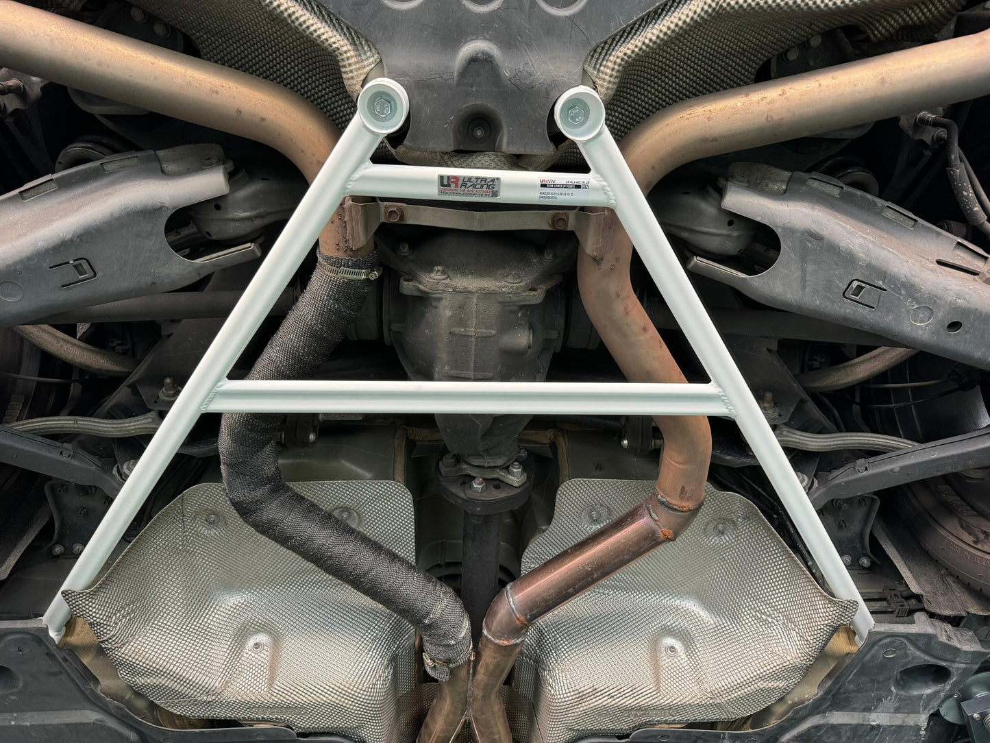 Ultra Racing 3-Point Fender Brace (UR-FD3-715P)