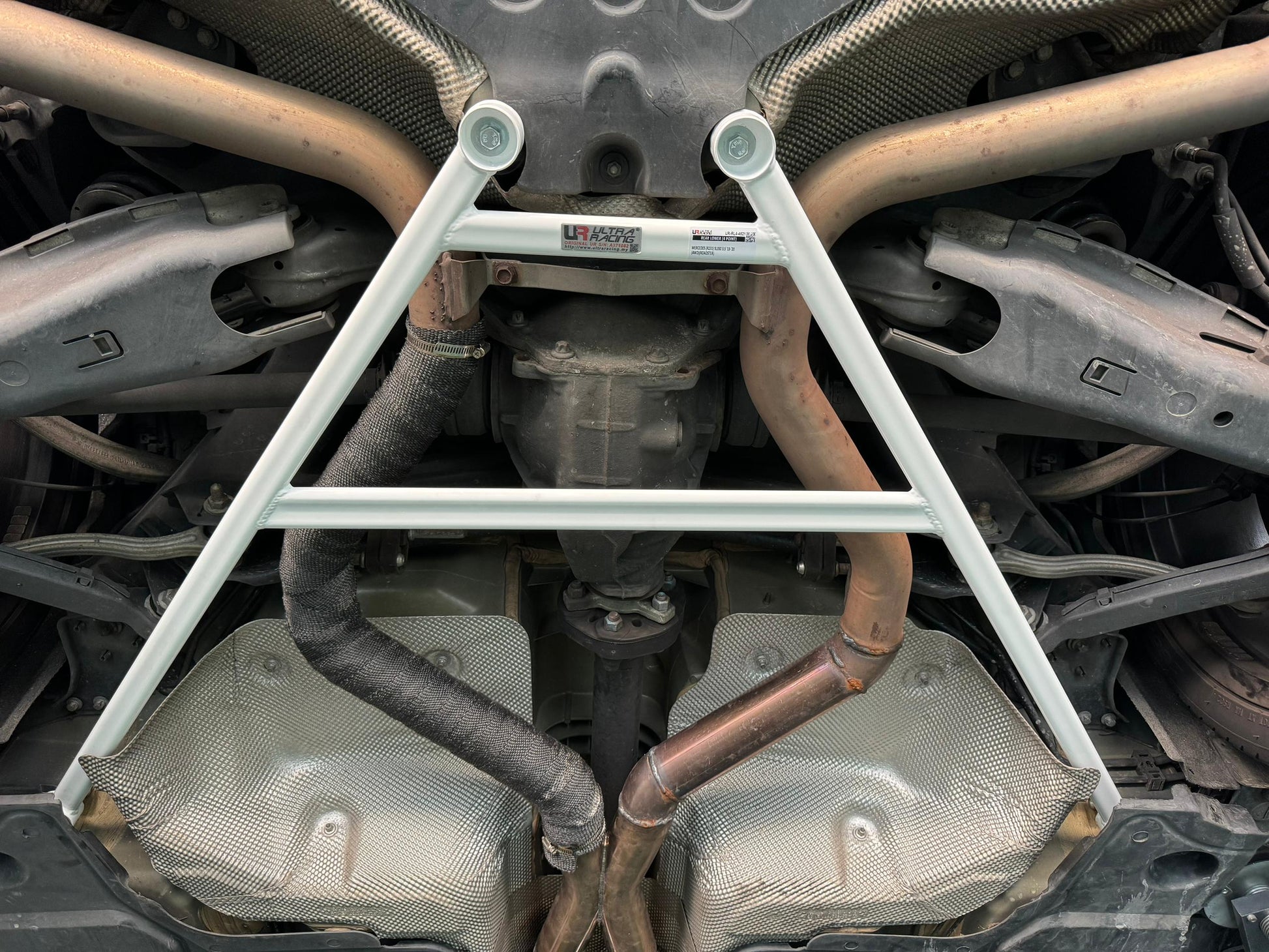 Ultra Racing 3-Point Fender Brace (UR-FD3-715P)