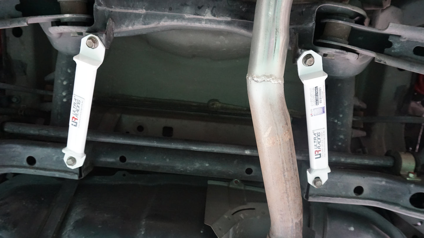 Ultra Racing 3-Point Fender Brace (UR-FD3-715P)