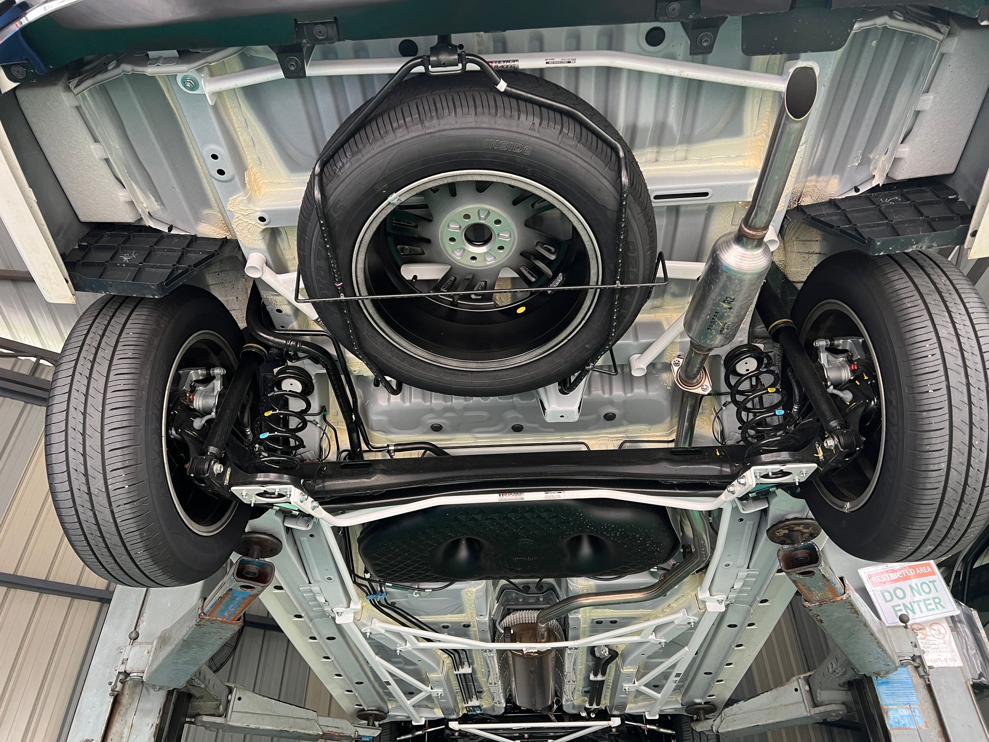Ultra Racing 3-Point Fender Brace (UR-FD3-715P)