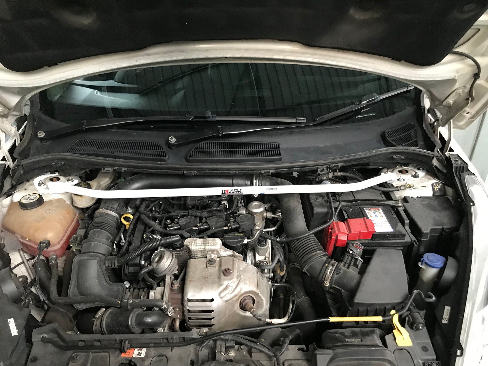 Ultra Racing 3-Point Fender Brace (UR-FD3-715P)