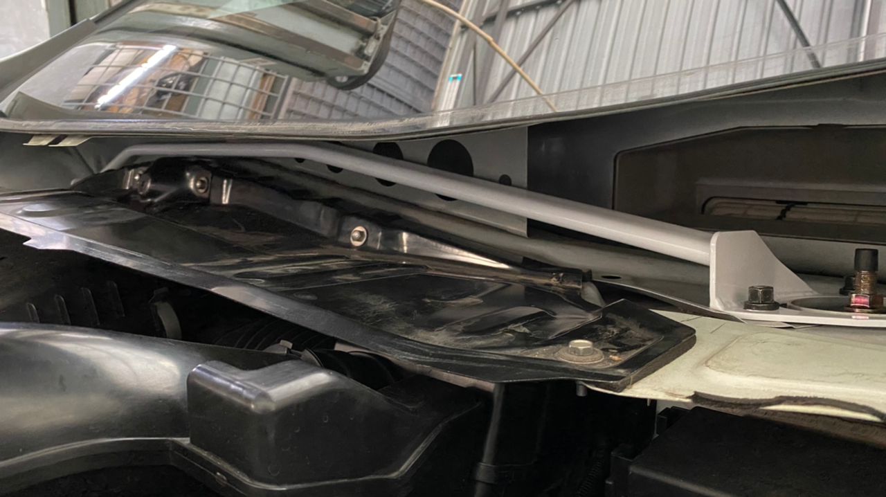 Ultra Racing 3-Point Fender Brace (UR-FD3-715P)