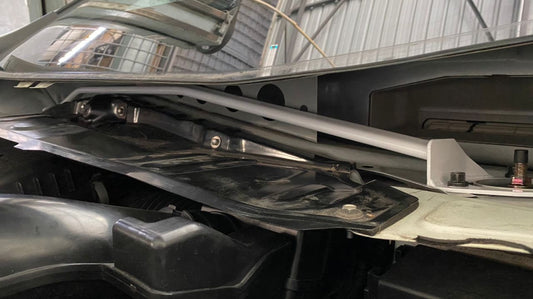 Ultra Racing 3-Point Fender Brace (UR-FD3-715P)