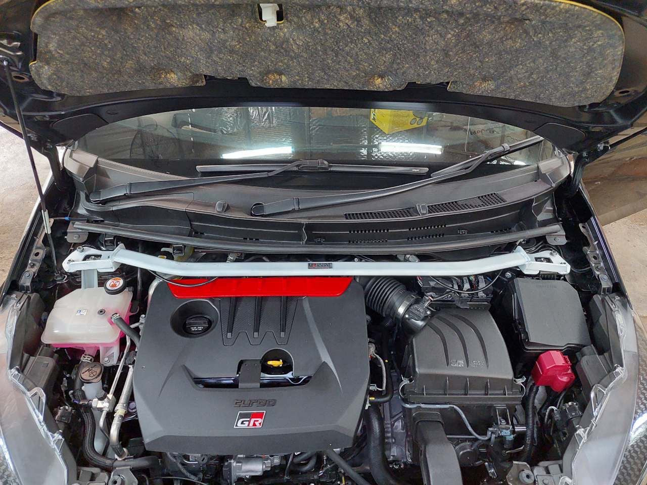 Ultra Racing 3-Point Fender Brace (UR-FD3-715P)