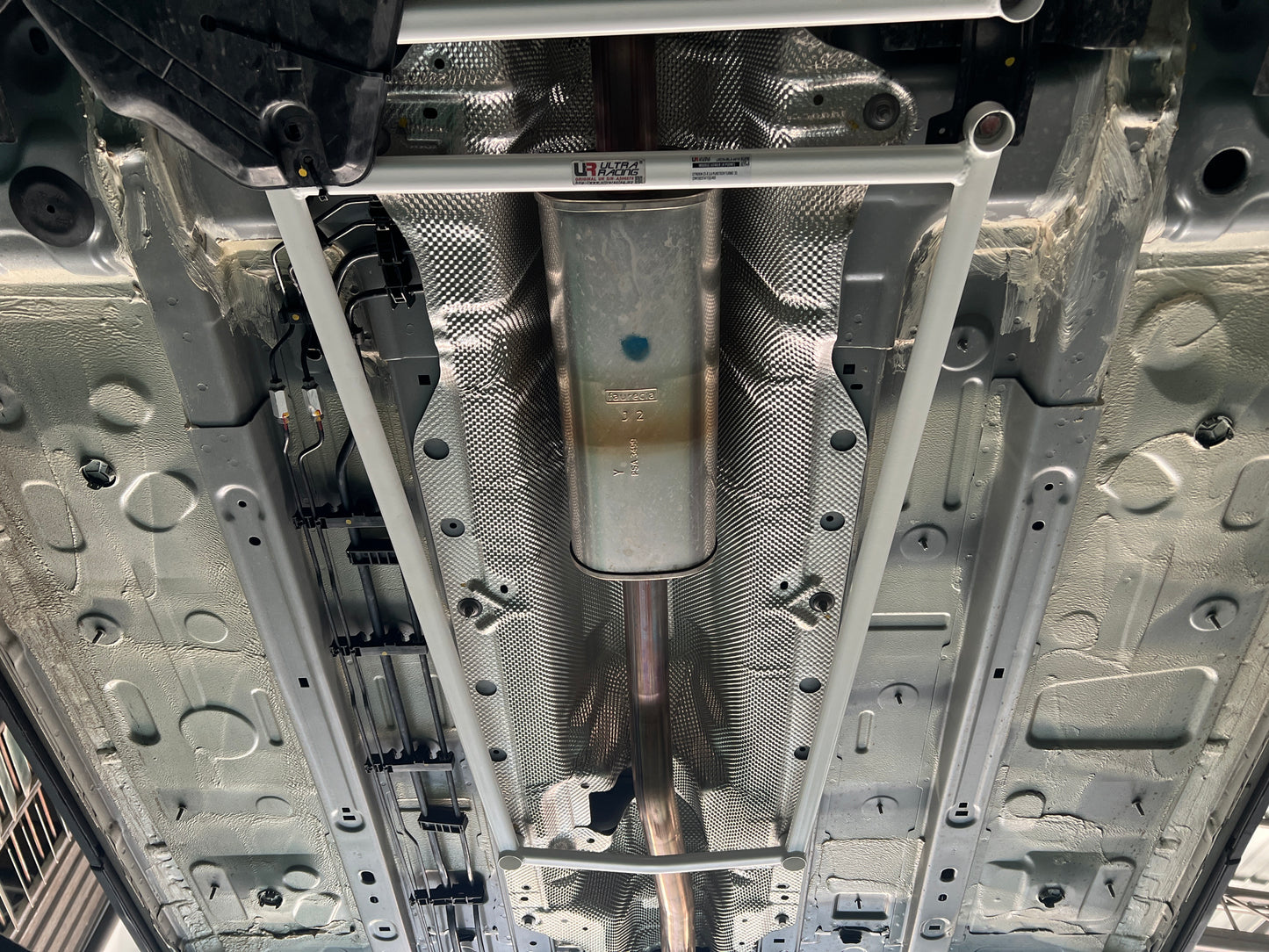 Ultra Racing 3-Point Fender Brace (UR-FD3-715P)