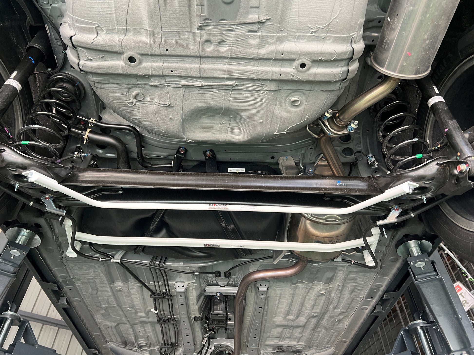 Ultra Racing 3-Point Fender Brace (UR-FD3-715P)